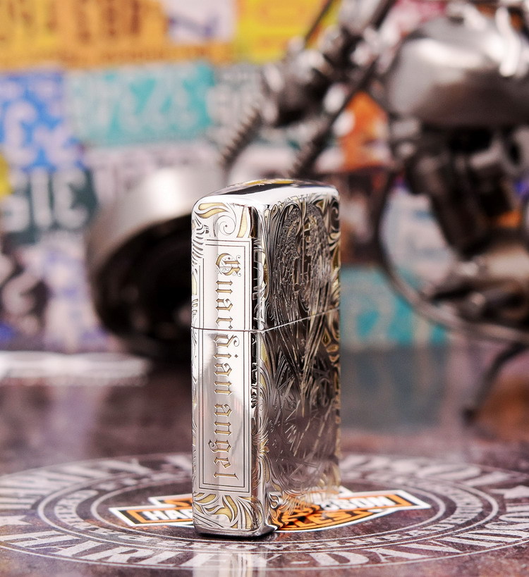 Bật lửa Zippo khắc Thiên Thần bản tiêu chuẩn mạ Chrome