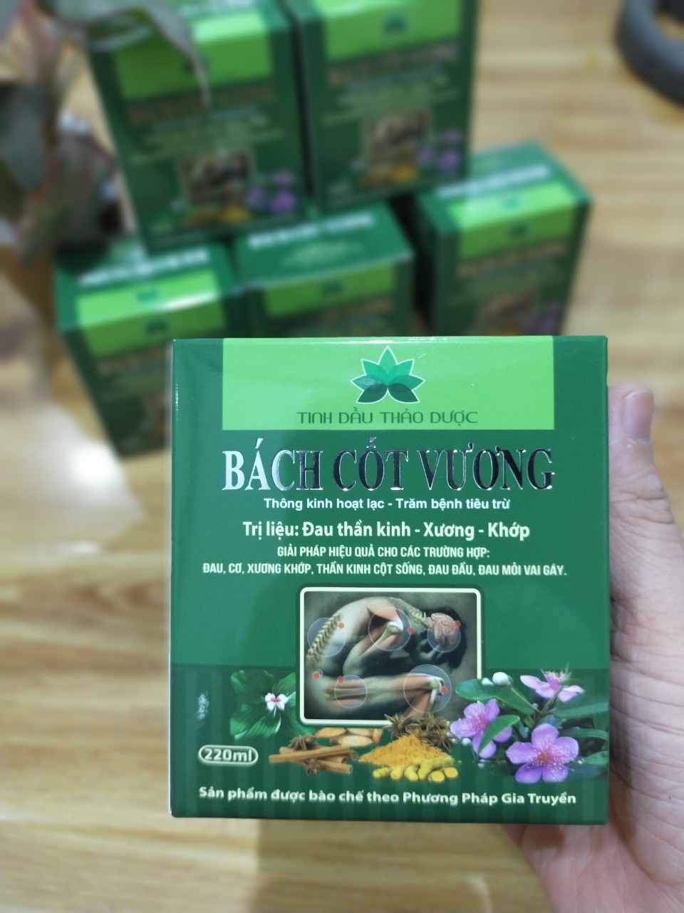 Combo Tinh dầu trị liệu Bách Cốt vương (Mua 1 tặng 1 gói mẫu ngâm chân Bách Cốt vương)