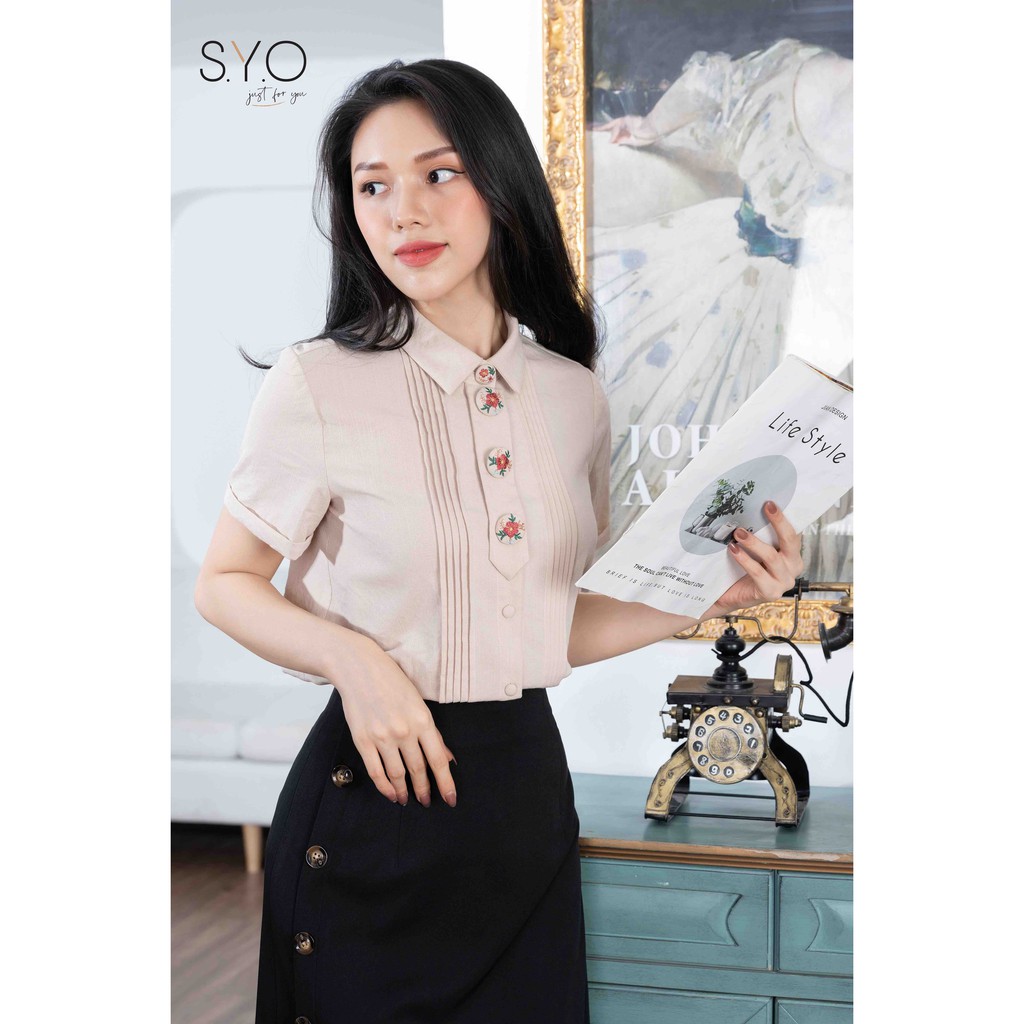 Sơ Mi Cổ Đức Tay Ngắn Cúc Thêu Hoa A1006