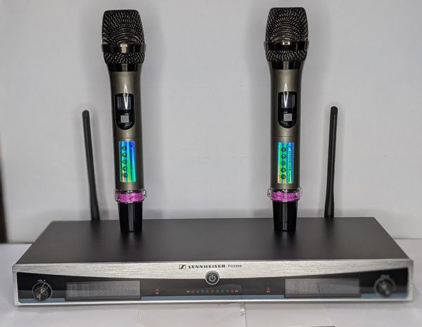 Micro Karaoke Giá Rẻ, Micro Không Dây Sennheiser PGX-898 Cao Cấp, Âm Thanh Nhẹ Nhàng Trong Sáng, Khử Tiếng Ồn Cao, Lọc Âm Tốt, Chống Hú Rít Cực Tốt, Micro Tương Thích Đa Dạng, Màn hình LCD, BH 12 THÁNG