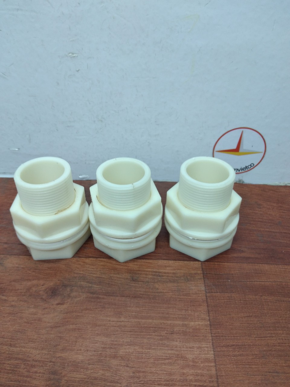 Ốc siết bồn nước  phi 42 (1 bộ)