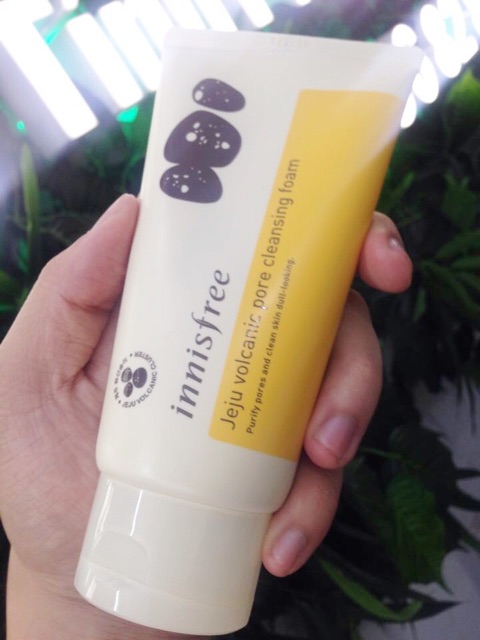 [HCM]Sữa rửa mặt tro núi lửa Innisfree Jeju volcanic