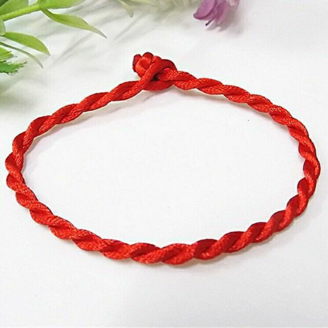 Vòng tay chỉ đỏ may mắn