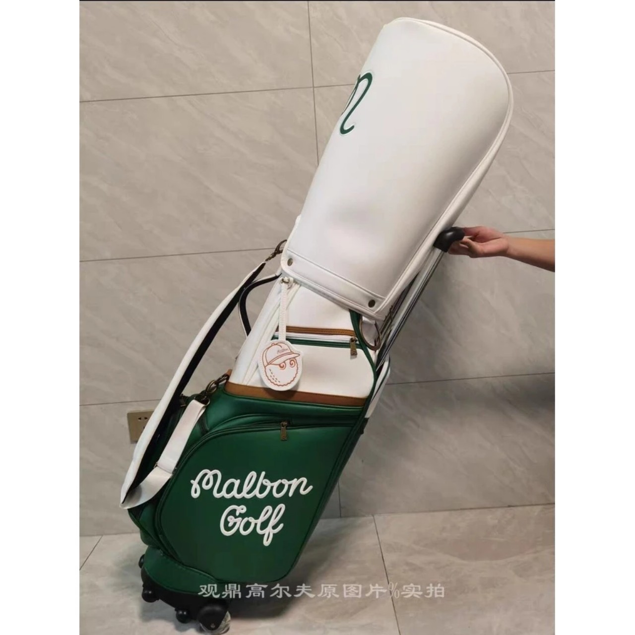 Túi đựng gậy golf malbon banh xe mẫu mới 2023