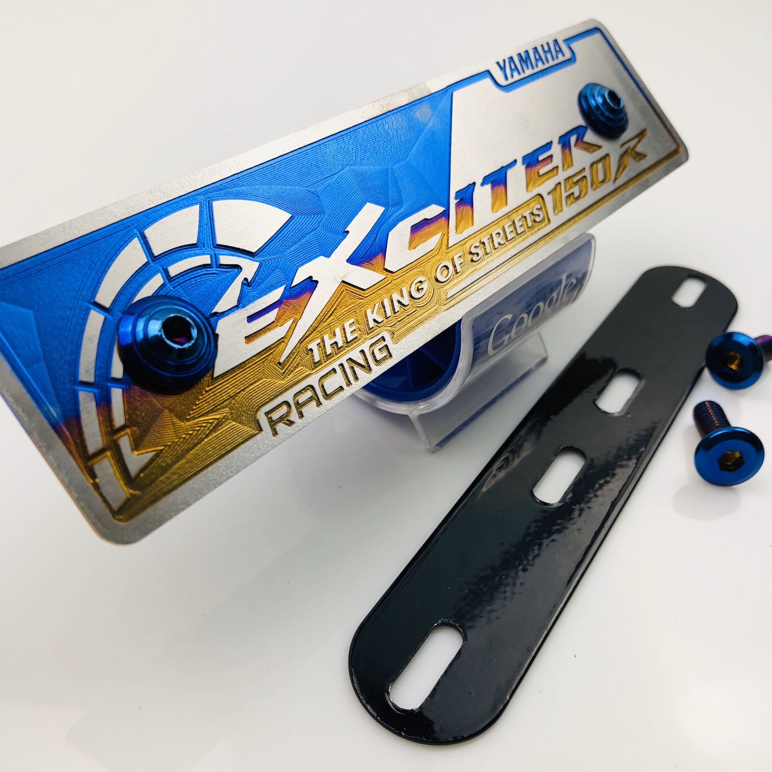 Bảng tên 3D EXCITER mẫu mới titan chính hãng nguyên khối TẶNG pas kim loại gắn bảng tên và ốc titan