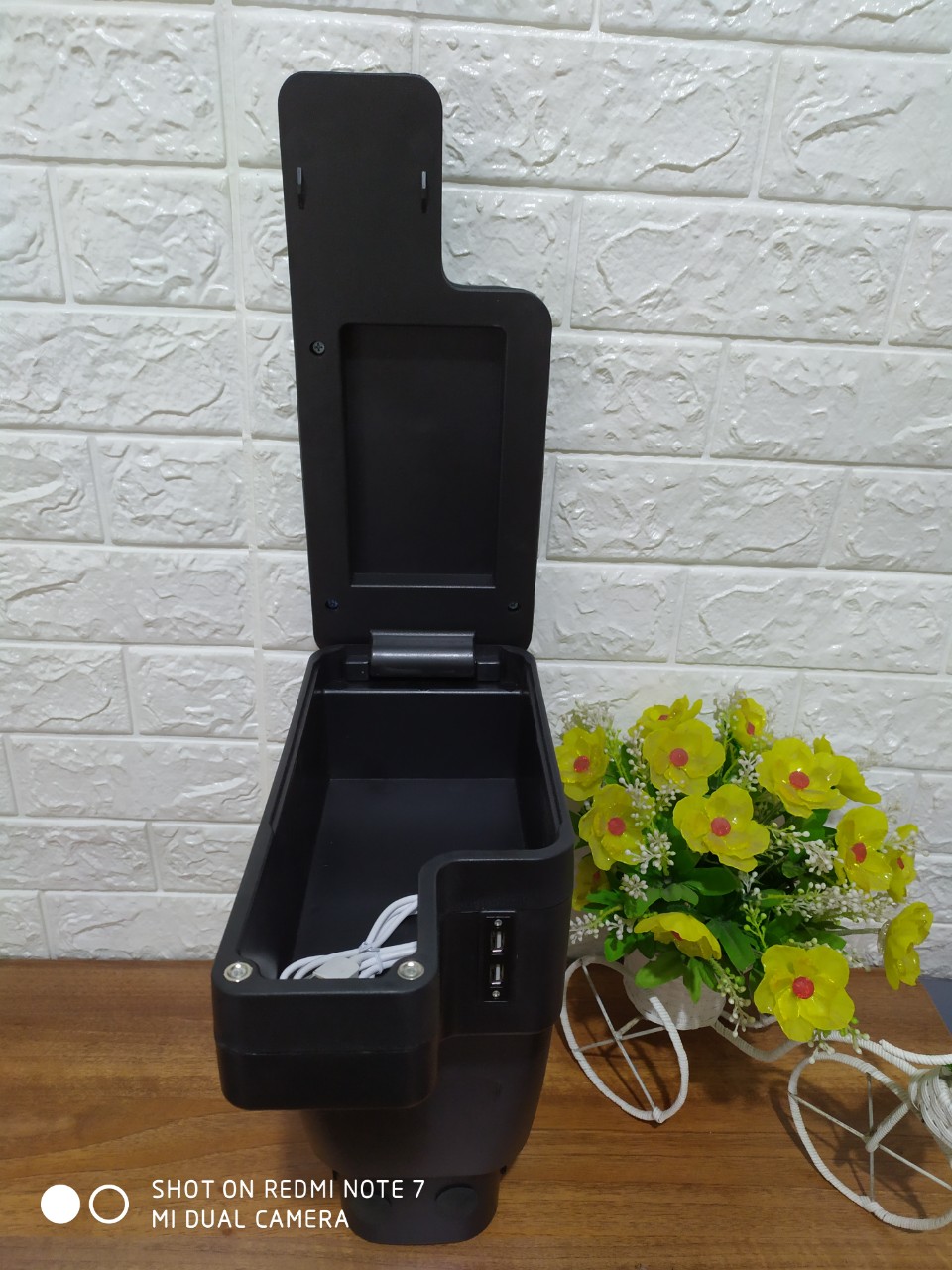 Hộp tì tay I10 dáng khuyết
