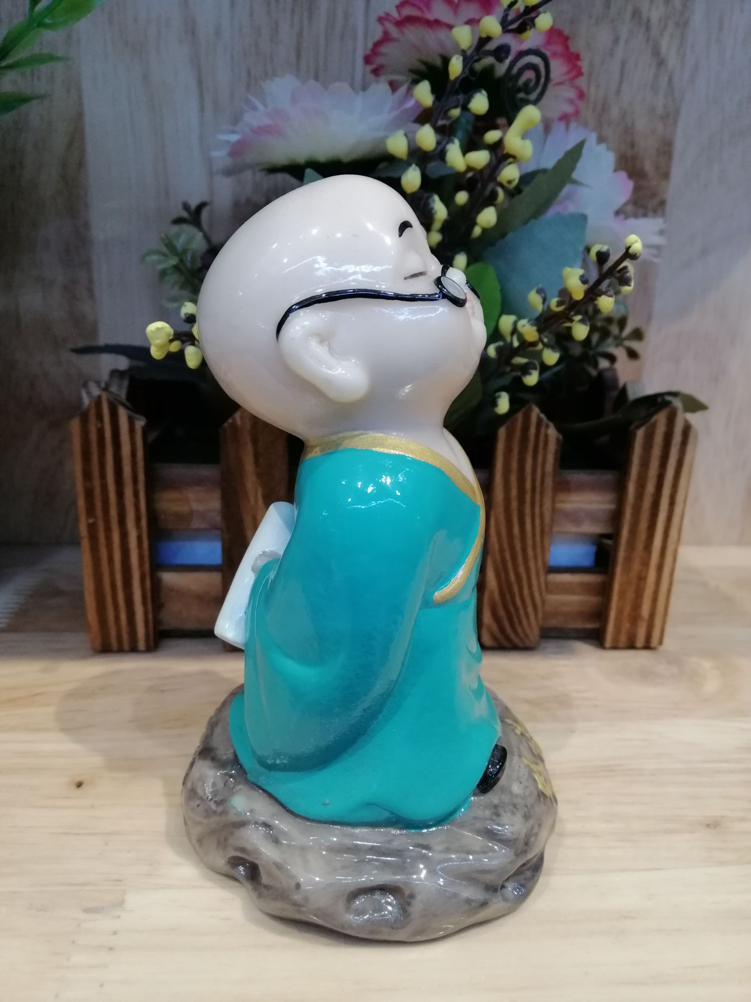 TƯỢNG CHÚ TIỂU ĐEO KÍNH ĐỌC SÁCH