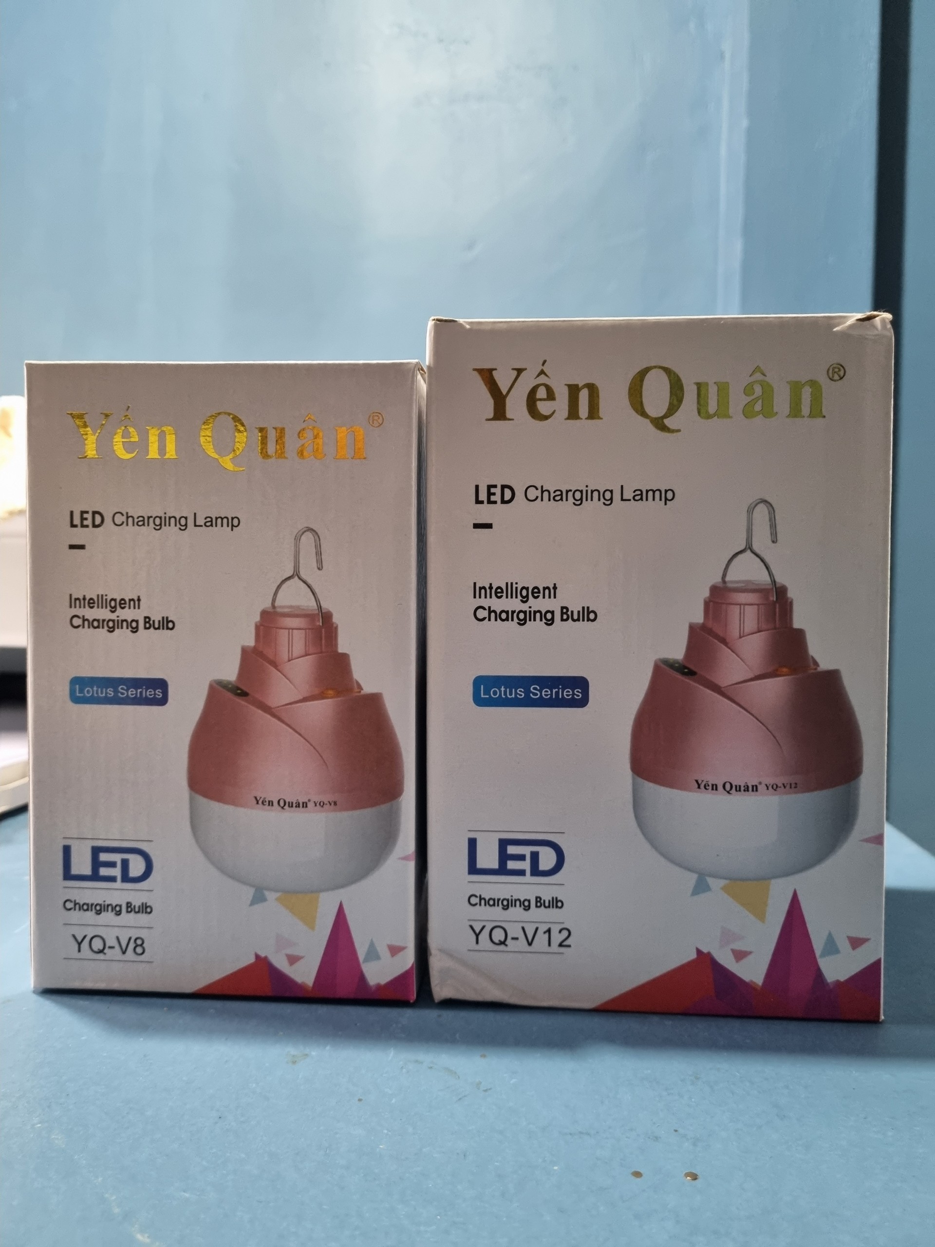 Đèn LED sạc tích điện siêu sáng có móc treo Yến Quân