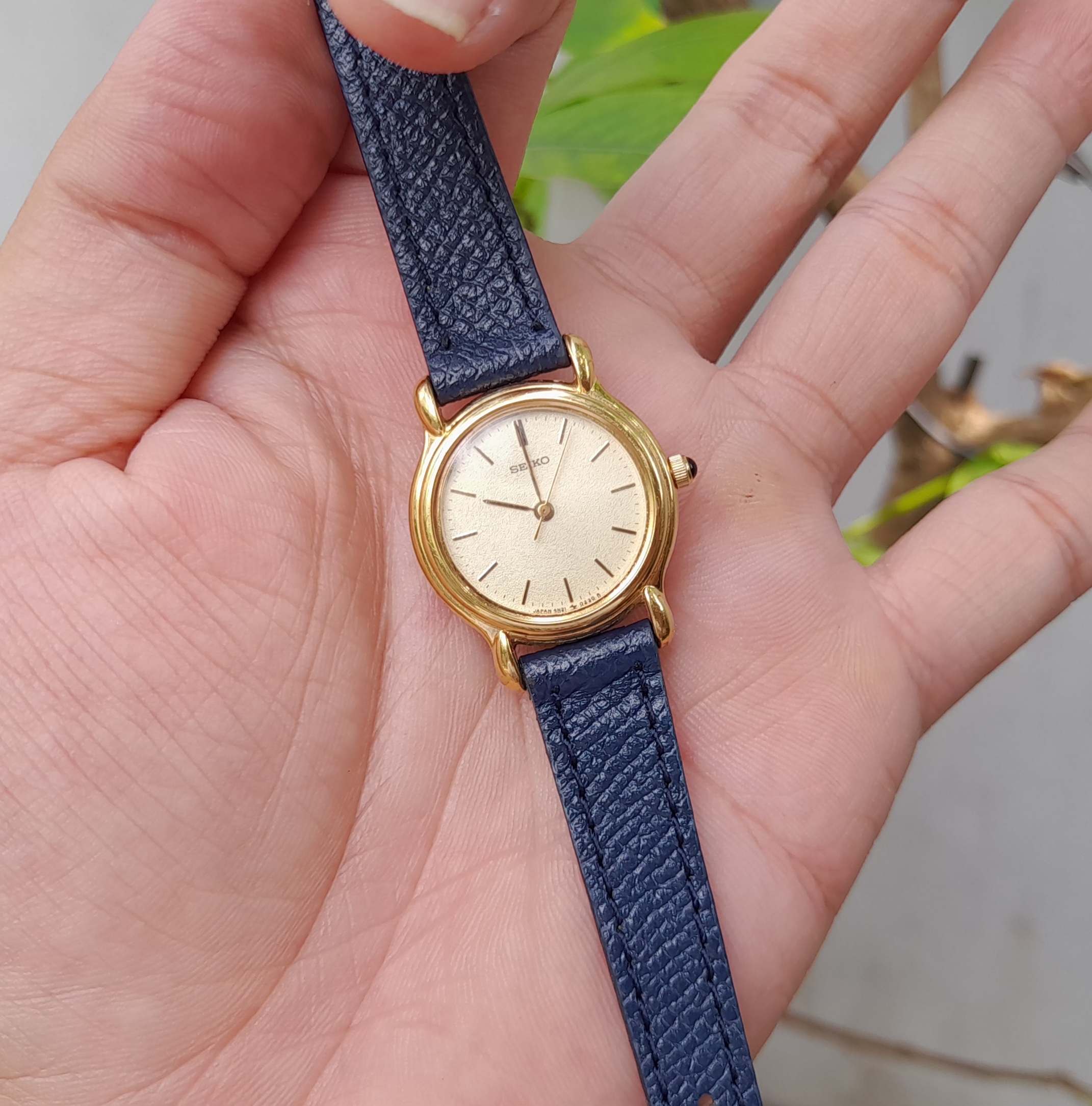 Đồng hồ Nữ SEIKO vàng Vintage, dây da thay mới , sang trọng
