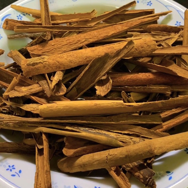 ( SALE SỐC) 1 lít tinh dầu quế làu sàn chống côn trùng