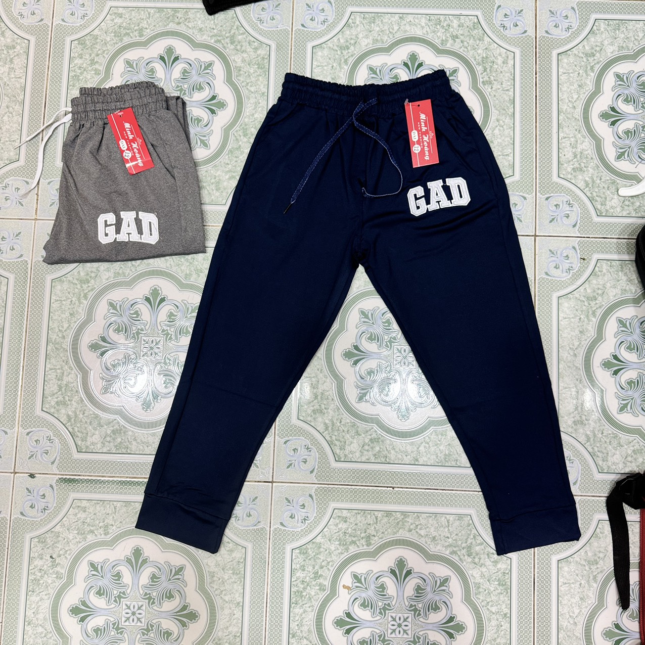 Quần thun dài cho bé trai thêu logo GAD