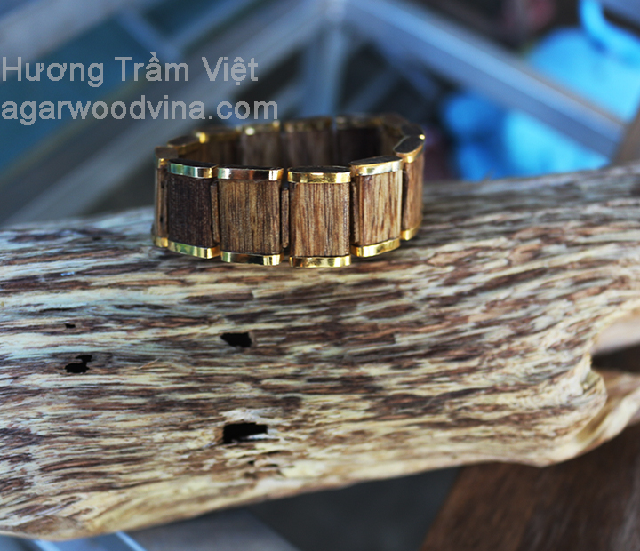 Vòng tay trầm hương tự nhiên