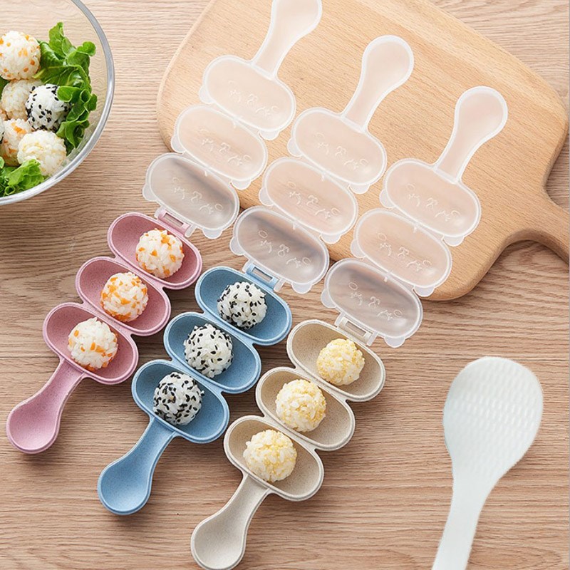 Khuôn lắc cơm kèm thìa cho bé ăn dặm DC03