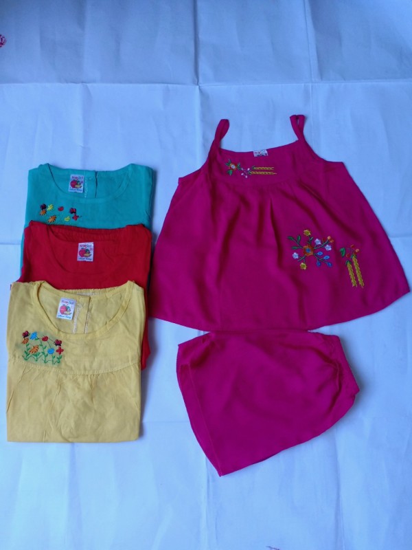 Nơi bán Sét 4 bộ lanh mẫu trơn thêu như hình cho bé gái size 4kg đến 20kg .