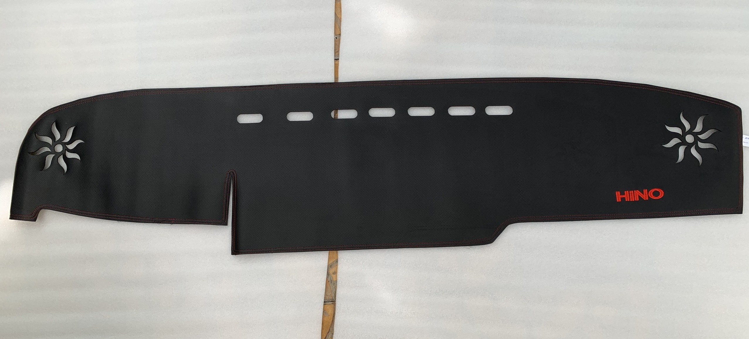 Thảm taplo vân Carbon xe tải HINO 500:FC,FG,FL