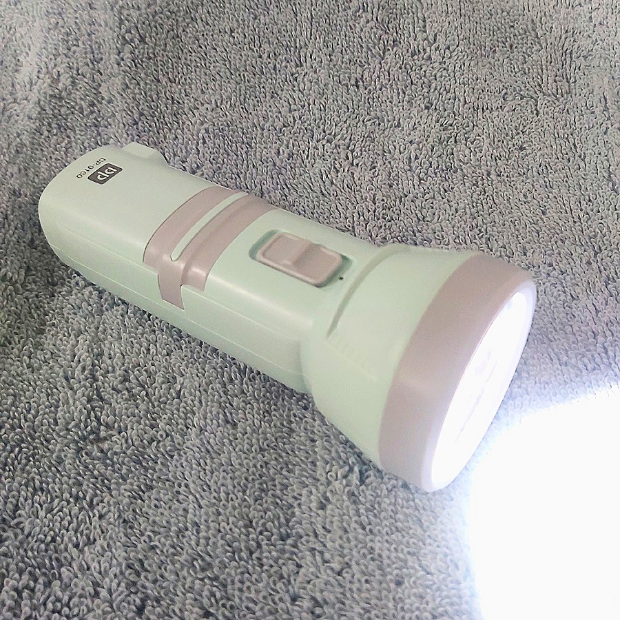 Đèn pin mini sạc điện loại tốt- đèn pin siêu sáng - đèn pin mini - den pin cam tay - đèn bão - đèn cắm trại dã ngoại -moc khoa den