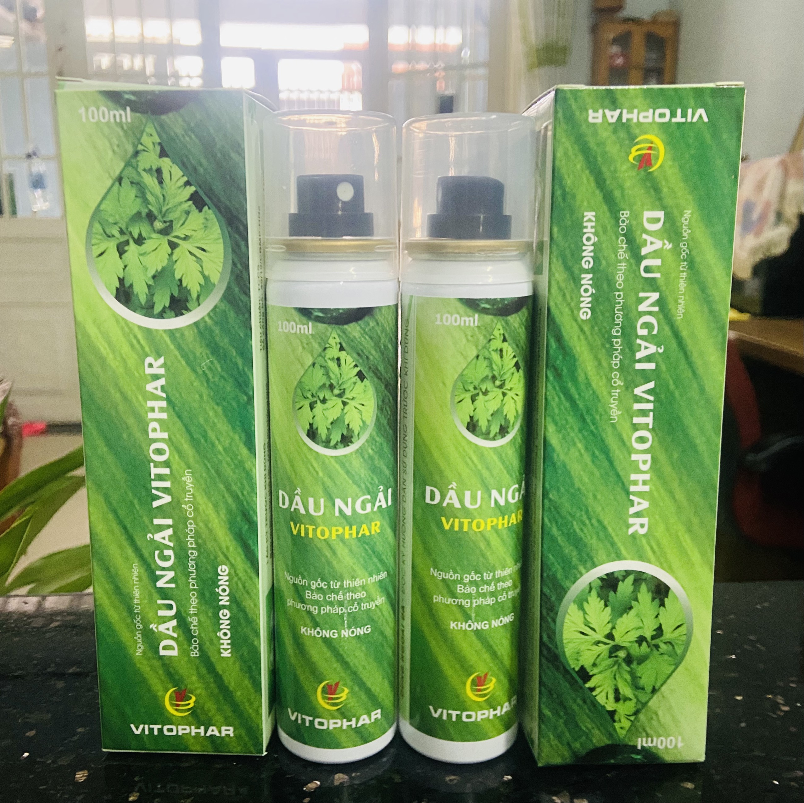 (Tặng 1 chai ngải cứu 100ml) Combo 4 chai tinh dầu ngải cứu Vitophar 100ml