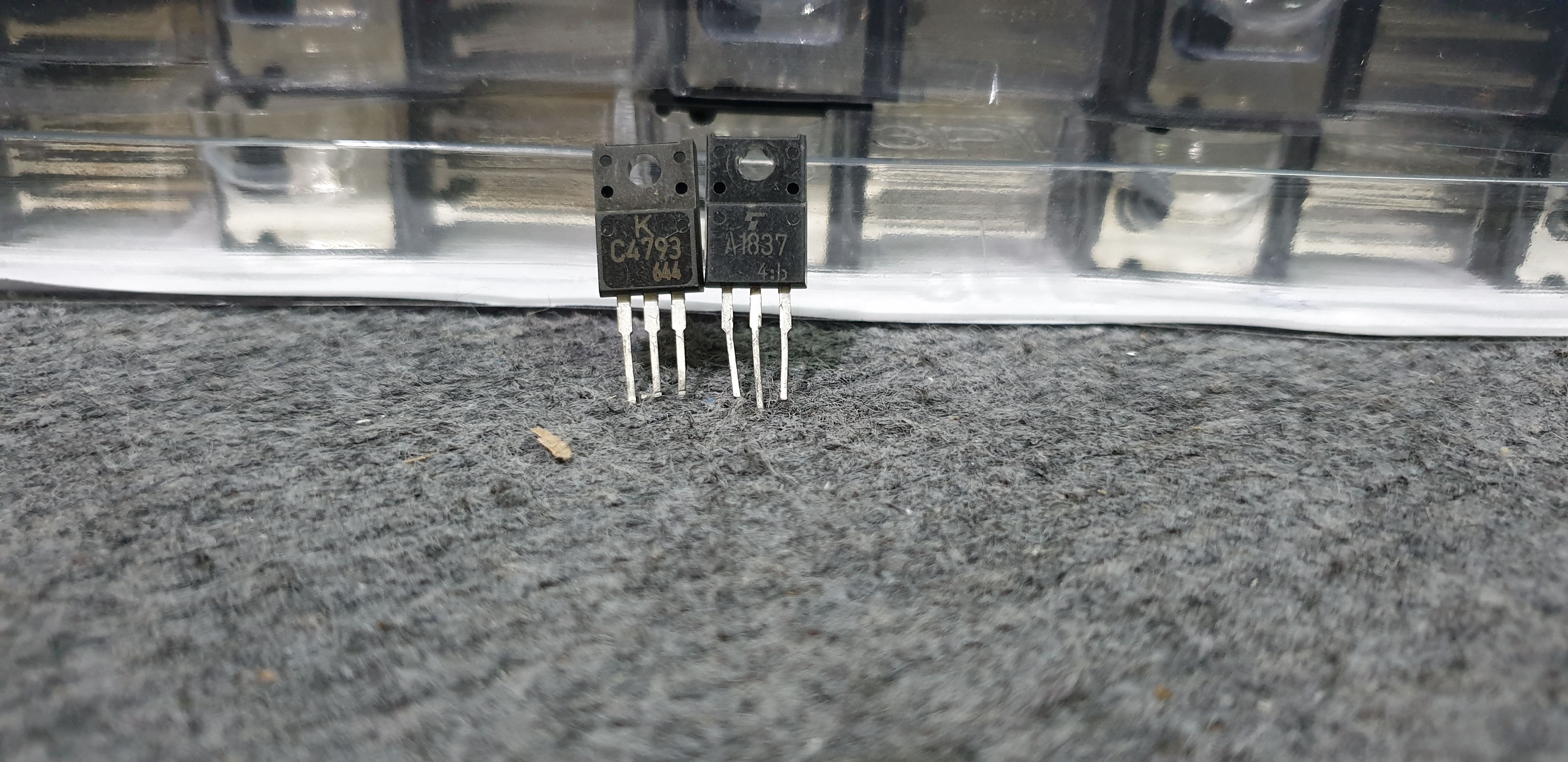 Cặp transistor đệm A1837+C4793 tháo máy loại tốt