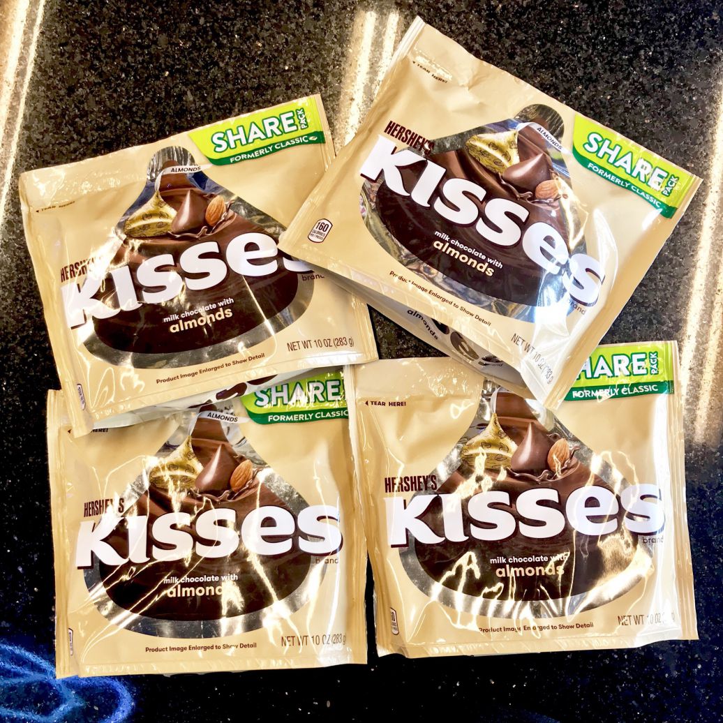 Kẹo Socola Hershey Kisses Hạnh Nhân 283g