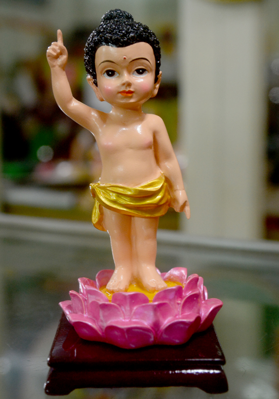 Tượng Đức Phật Đản Sanh vẽ màu cao 13cm.