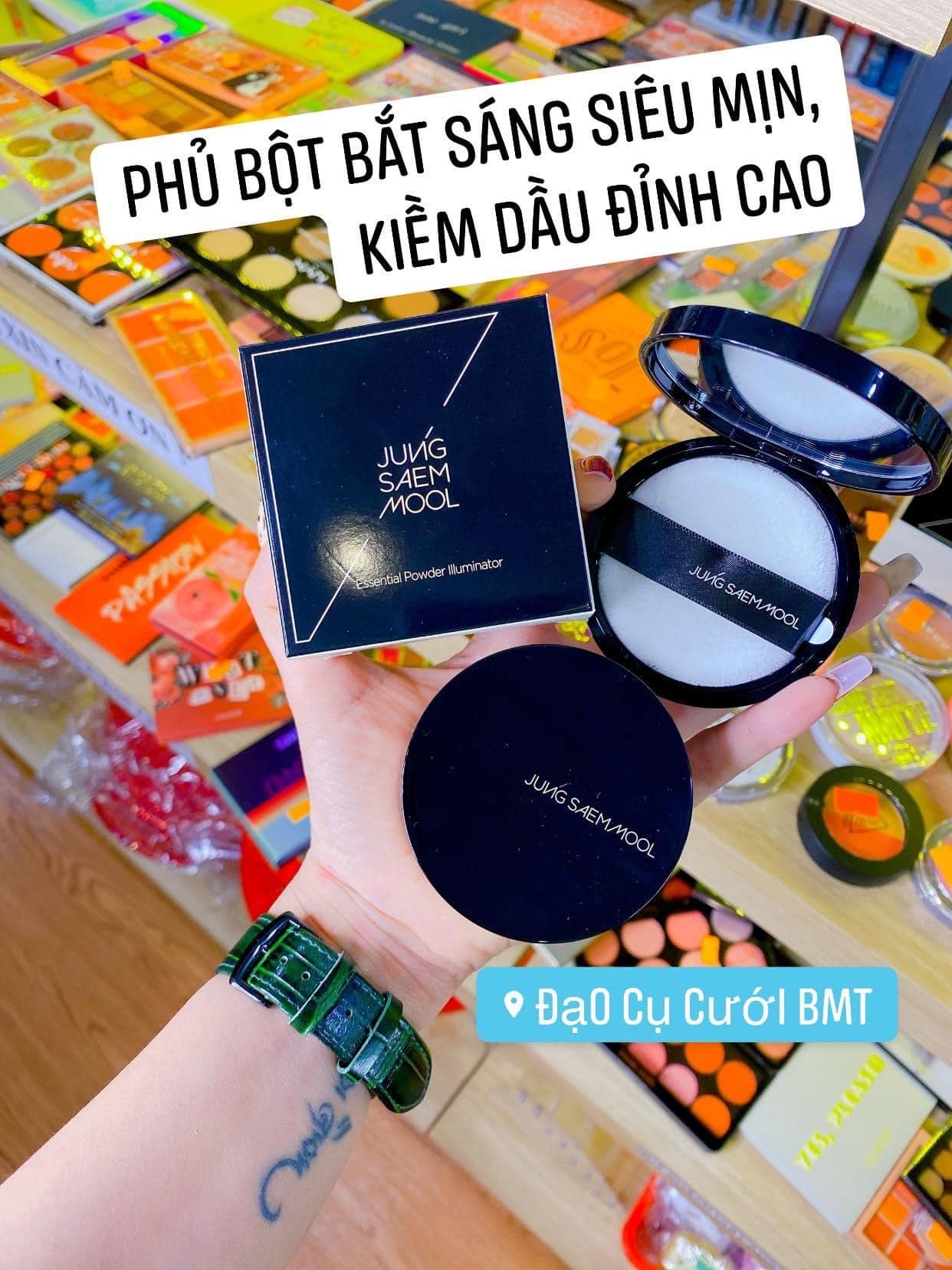 PHẤN PHỦ BỘT NHŨ BẮT SÁNG JUNG SAEM MOOL ESSENTIAL POWDER ILLUMINATOR -- Kết cấu bột mịn siêu bền giúp giữ lớp trang điểm của bạn trong suốt một khoảng thời gian dài