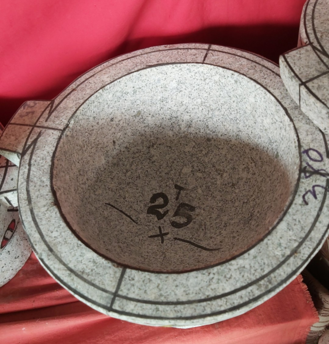 Cối đá đường kính 25 cm +  chày