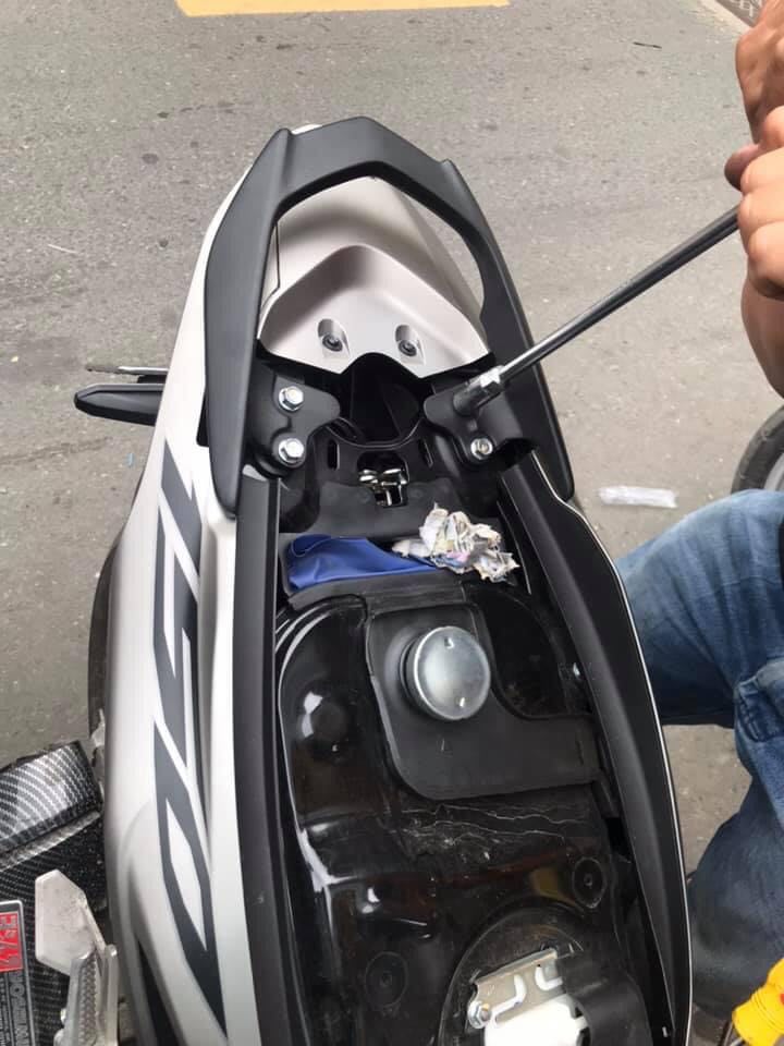 Tay dắt/ cảng sau Winner 150 (Ver1) gắn xe Winner X.