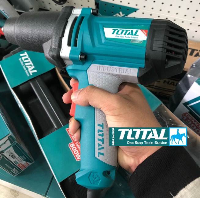 MÁY VẶN BU LÔNG ĐIỆN 1050W TOTAL TIW10101 Điện áp sử dụng: 220-240V~50/60Hz Tốc độ không tải: 2300/phút Đầu nối: 1/2” Mở được bu lông lớn nhất là M20 (30cm) Trọng lượng: 6kg