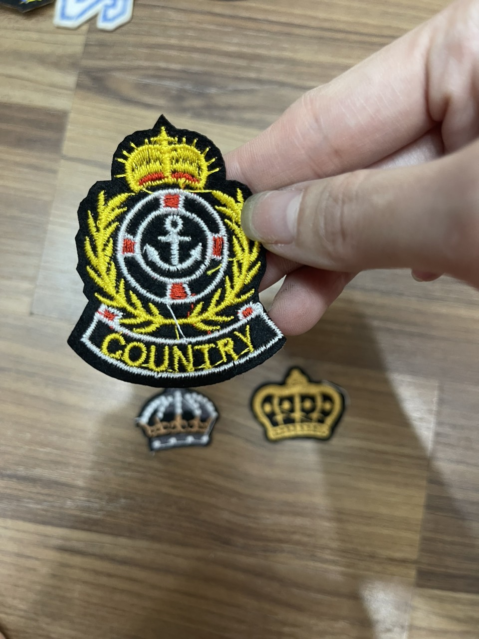 Miếng Sticker Thêu Ủi hình logo thương thiệu cAO Cấp