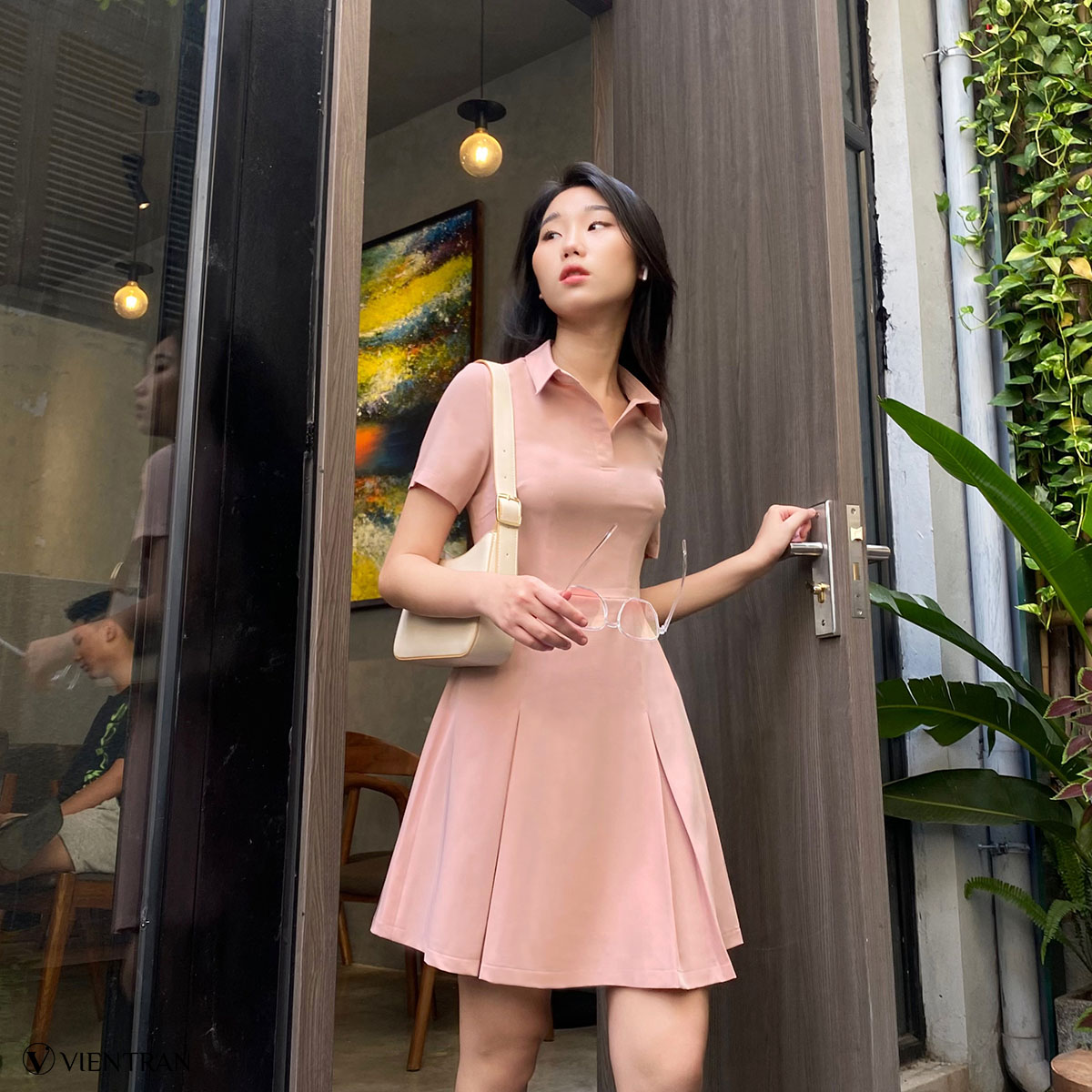 [Nhập LAZFASHIONSALE1111 giảm 15% Đầm Cổ Đức VIENTRAN Chiết Ly Xòe V63R23H010