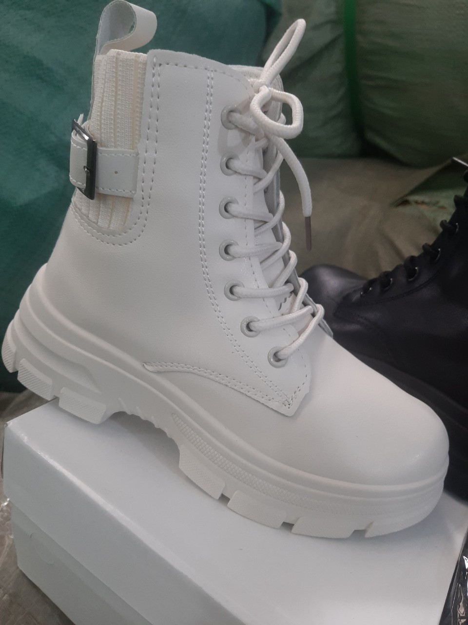 giày bốt nữ chất da mềm cổ chun đế cao 5cm đi tôn  dáng