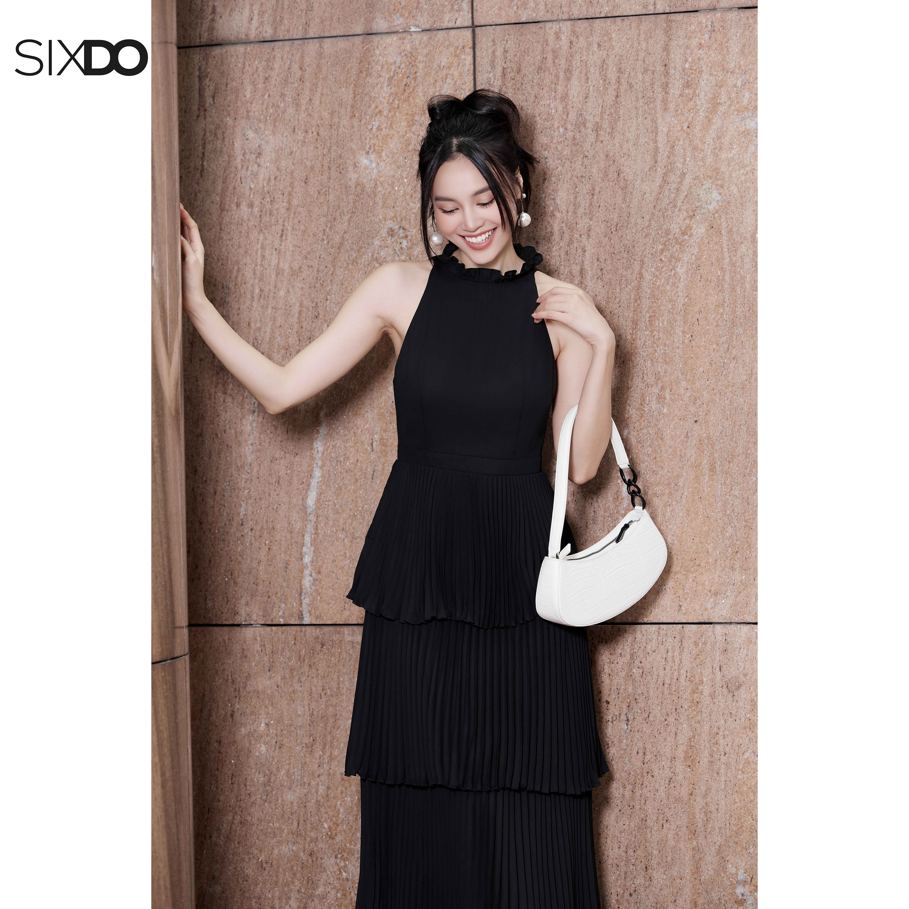 Đầm đen sát nách xếp ly SIXDO (Black Pleated Midi Chiffon Dress)