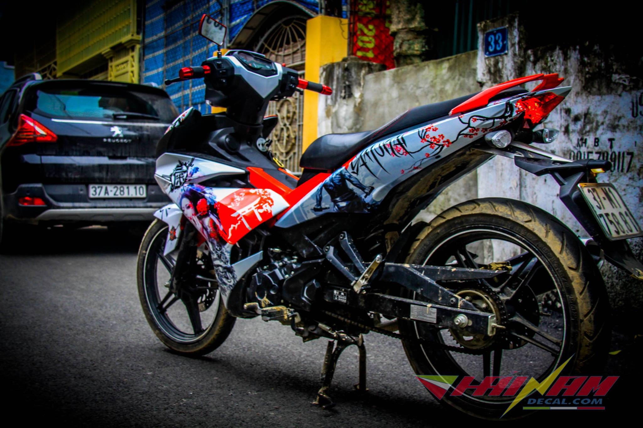 Tem Trùm Exciter 150 Samurai Trắng Đỏ Bóng