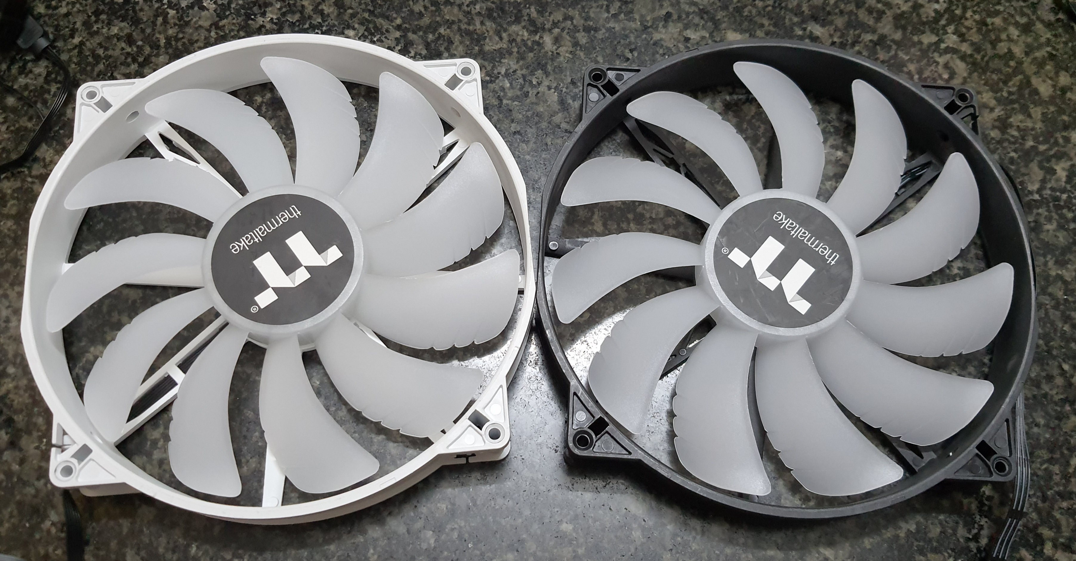 Fan Quạt tản nhiệt Thermaltake 200 ARGB