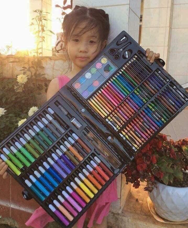 - hộp màu 150 chi tiết cho bé