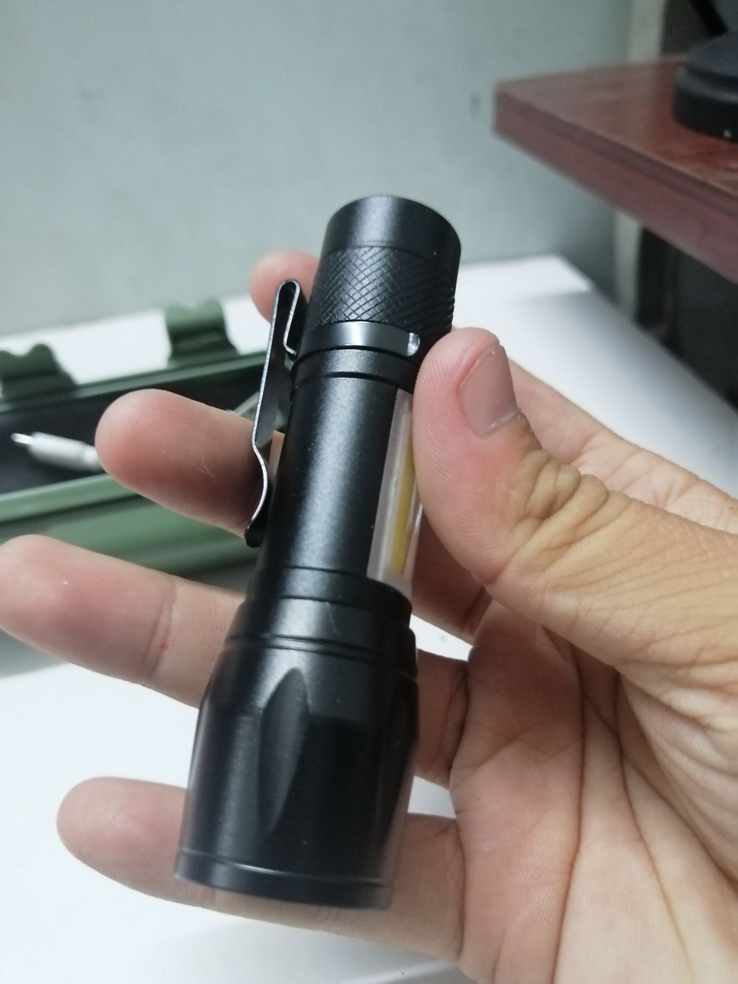 đèn pin siêu sáng mini H352