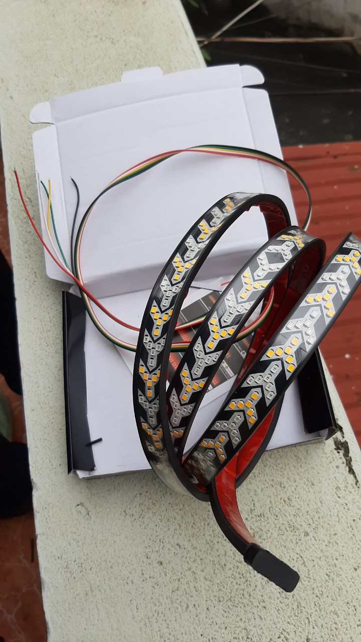 DÂY LED XIN NHAN SAU XE (