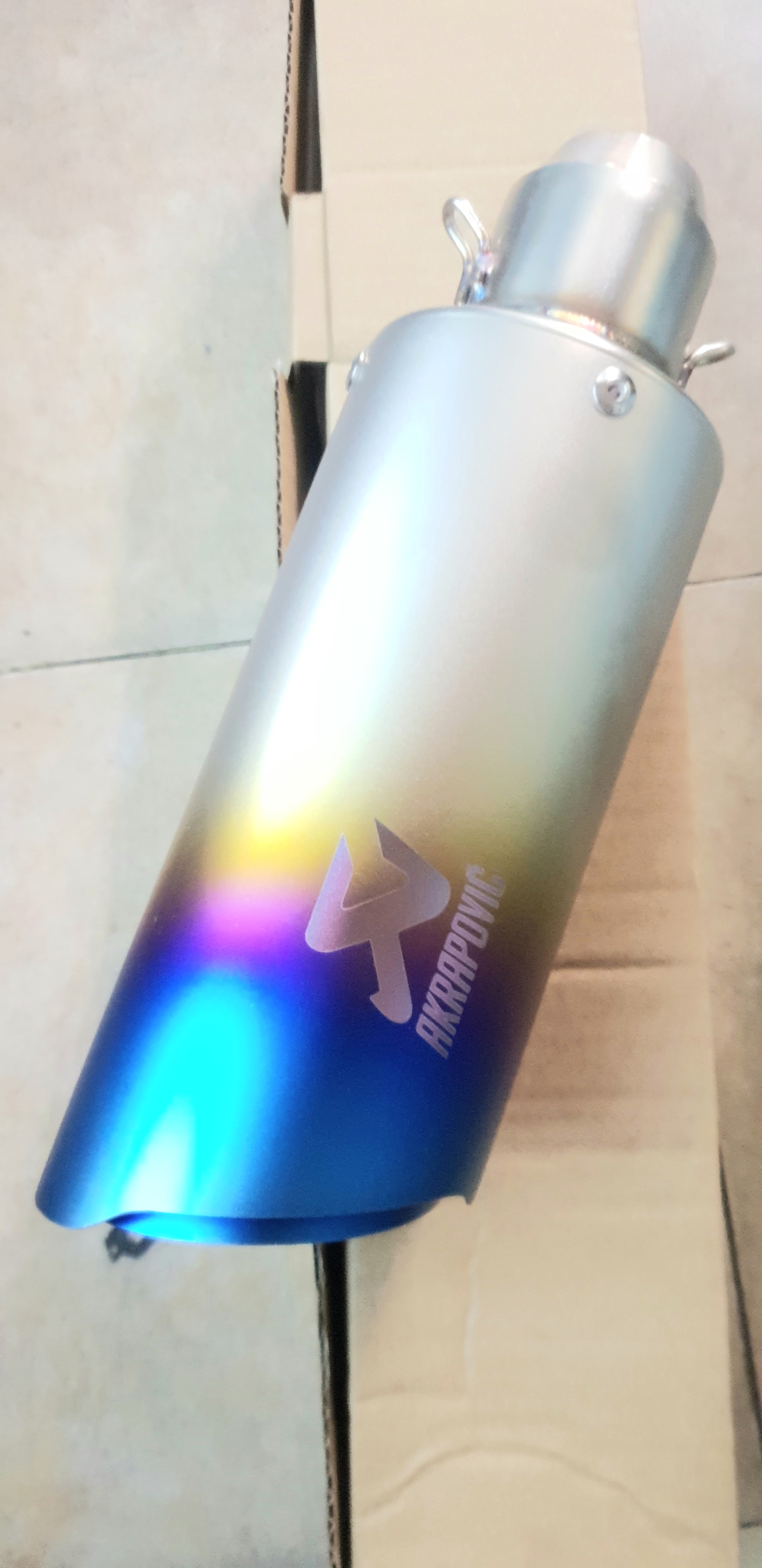 Pô AKRAPOVIC mỏ titan