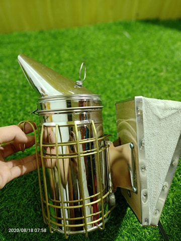 Bình khói bắt ong