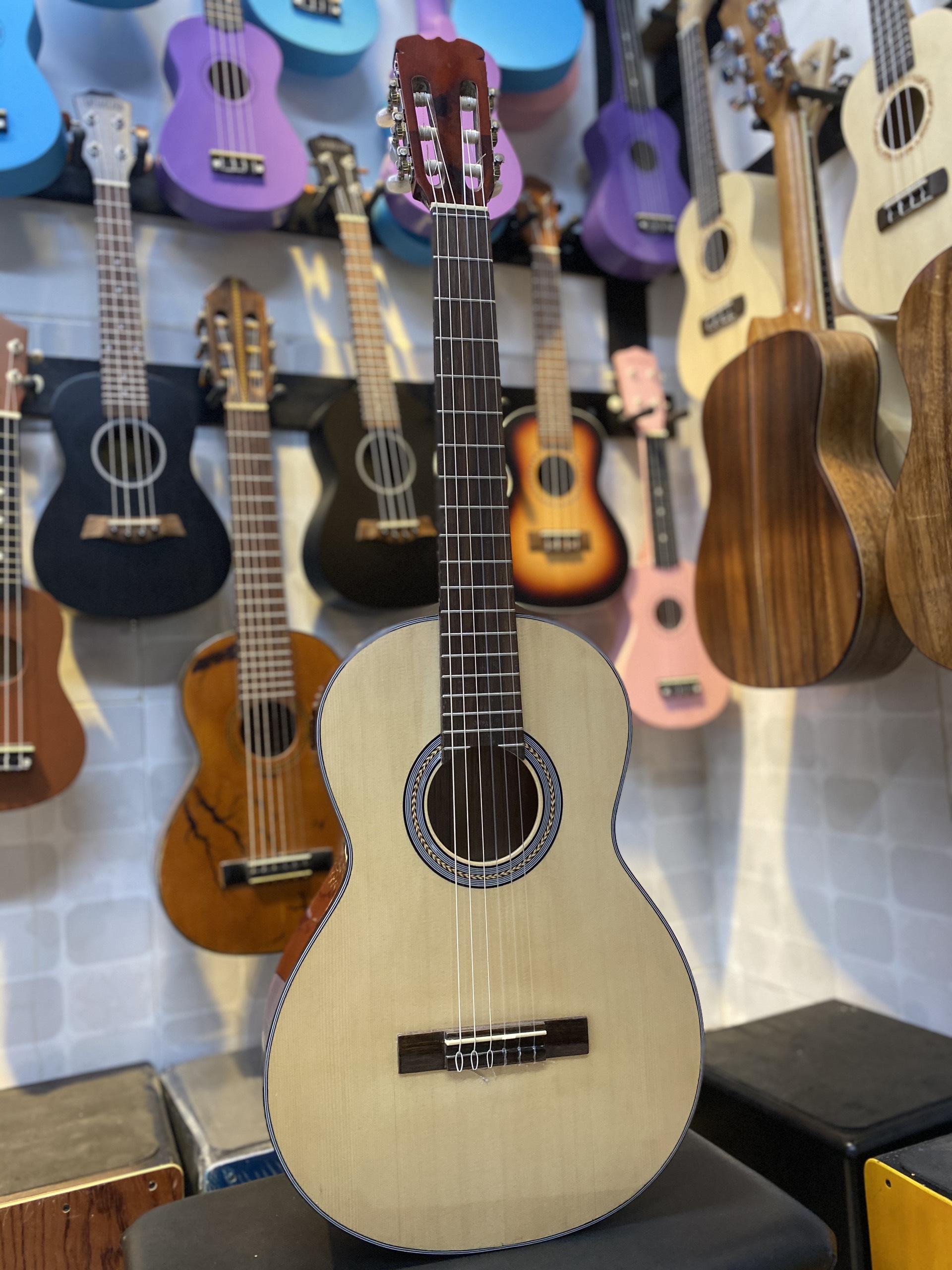 (Miễn Phí Ship) Đàn guitar classic mini size 3/4  gỗ hồng đào