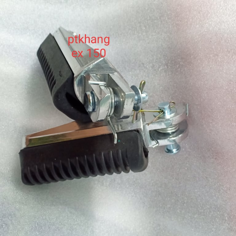 GÁC CHÂN TRƯỚC EX 150 SẮT