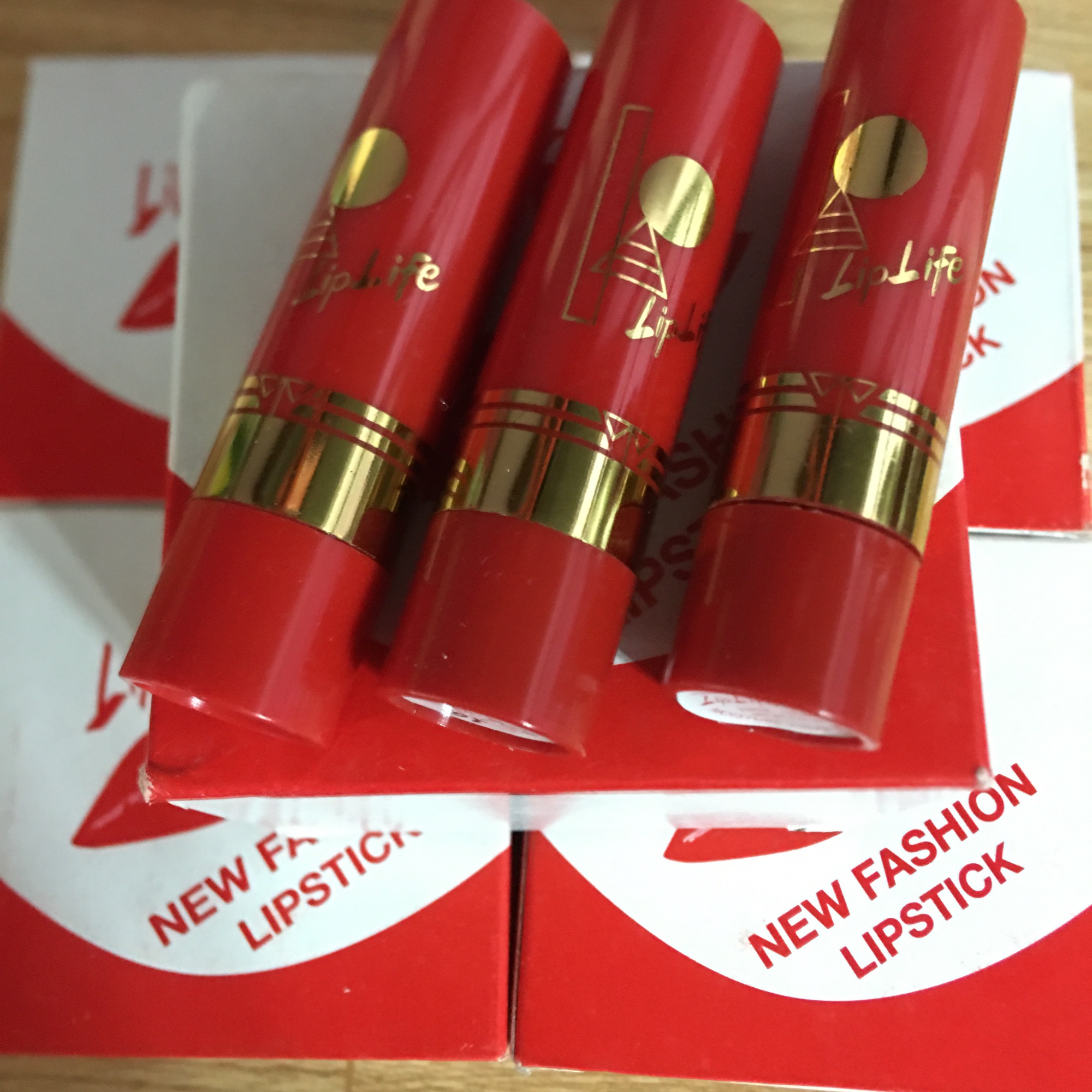 Son gió lì Thái Lan Lip Life hộp 12thỏi