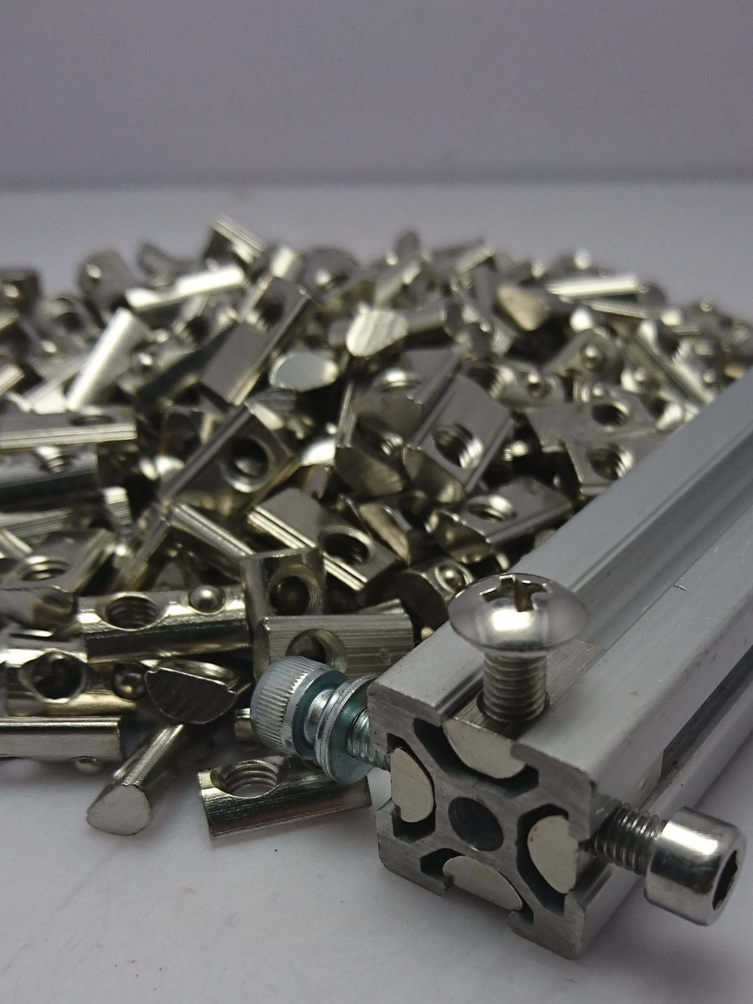 Con cài bi, con chạy bi, con trượt bi M5 nhôm định hình 20x20