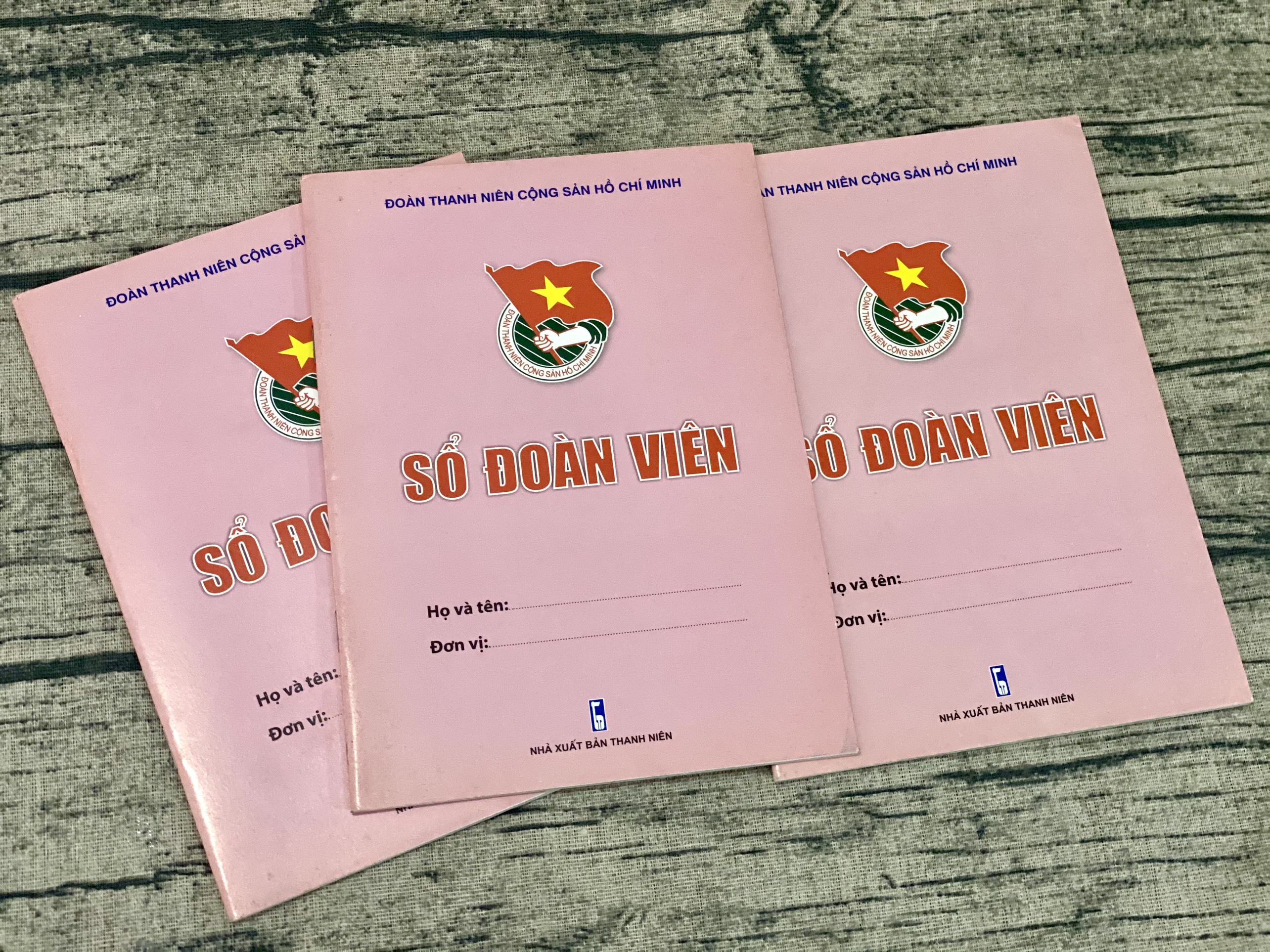 Sổ đoàn viên hồng