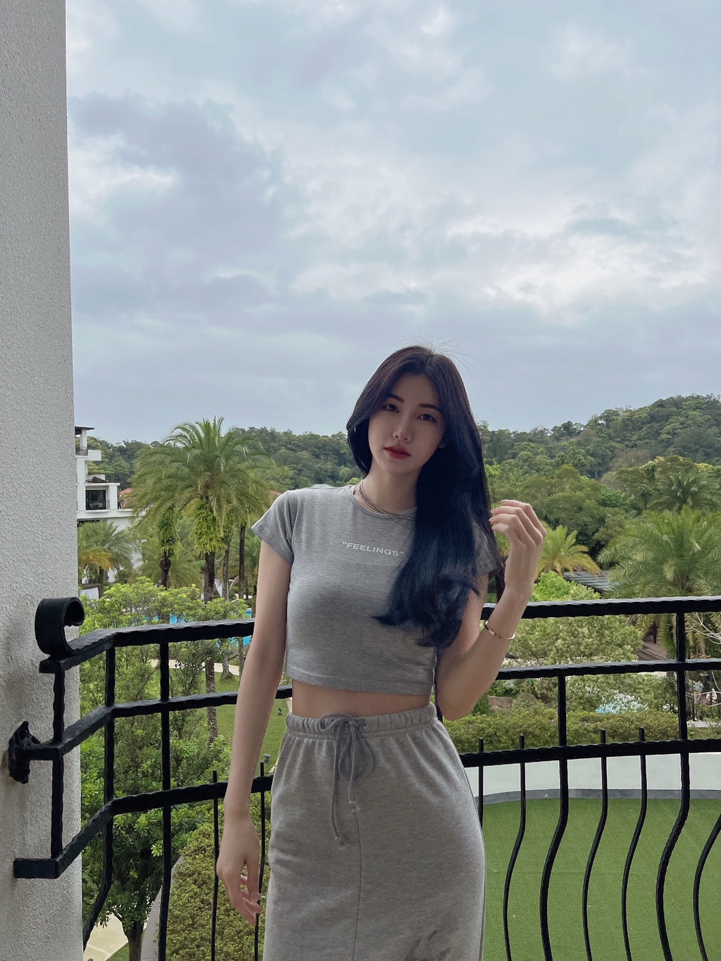 Áo thun croptop Feel body