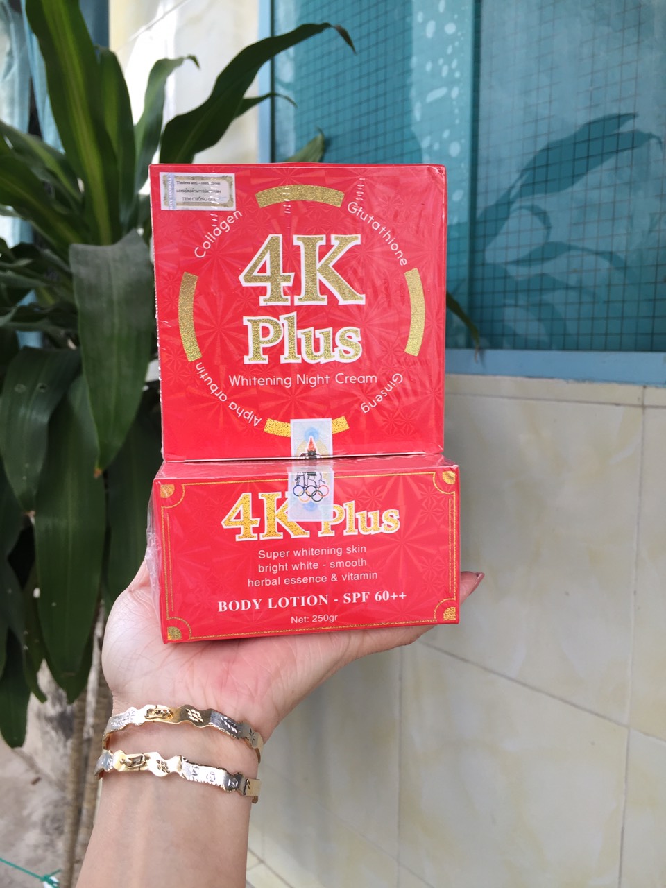 [Ảnh thật] KEM BODY 4K PLUS ĐỎ THÁI LAN CÓ HẠT TINH THỂ