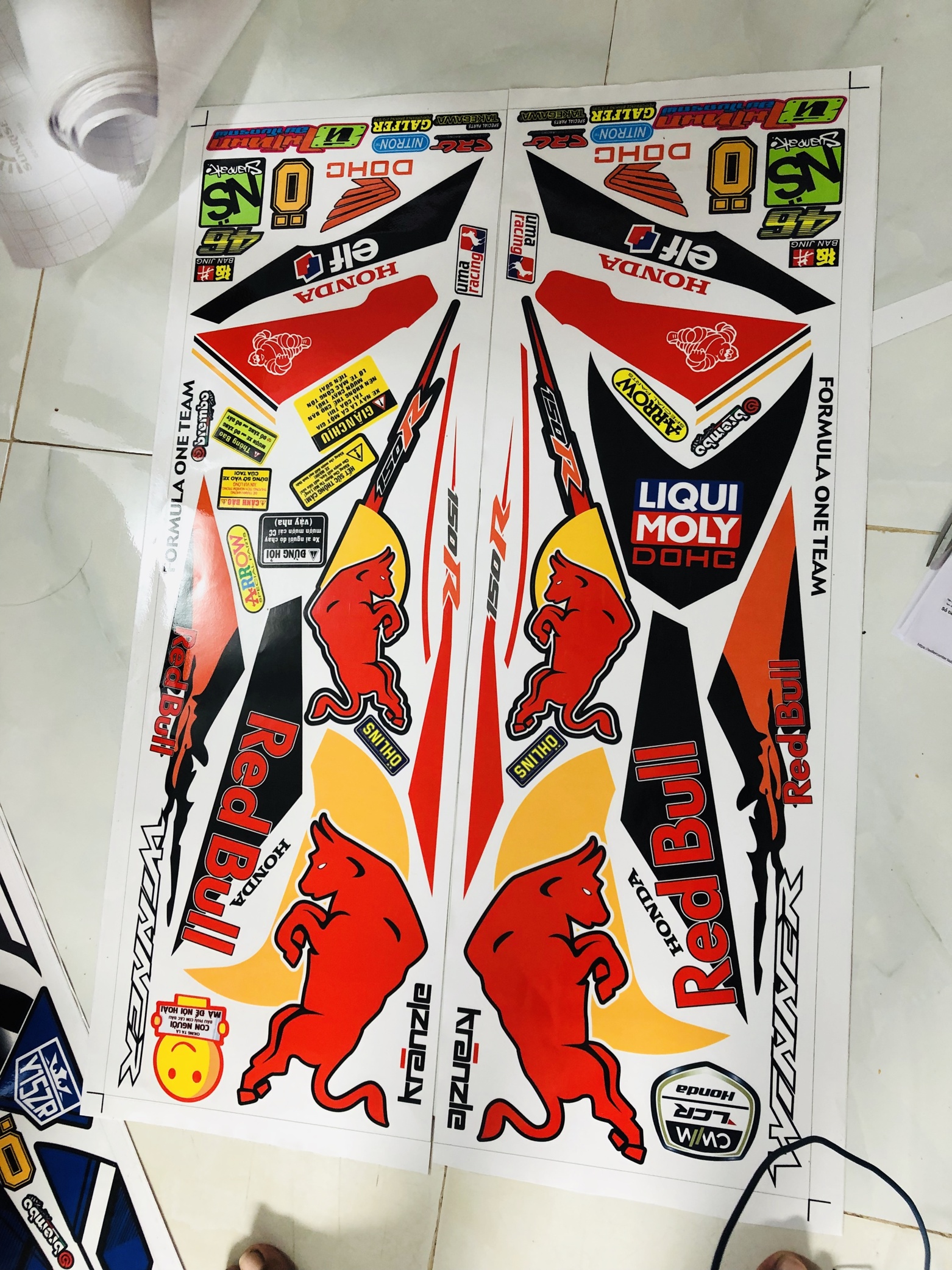 tem rời redbull winner dán xe trắng