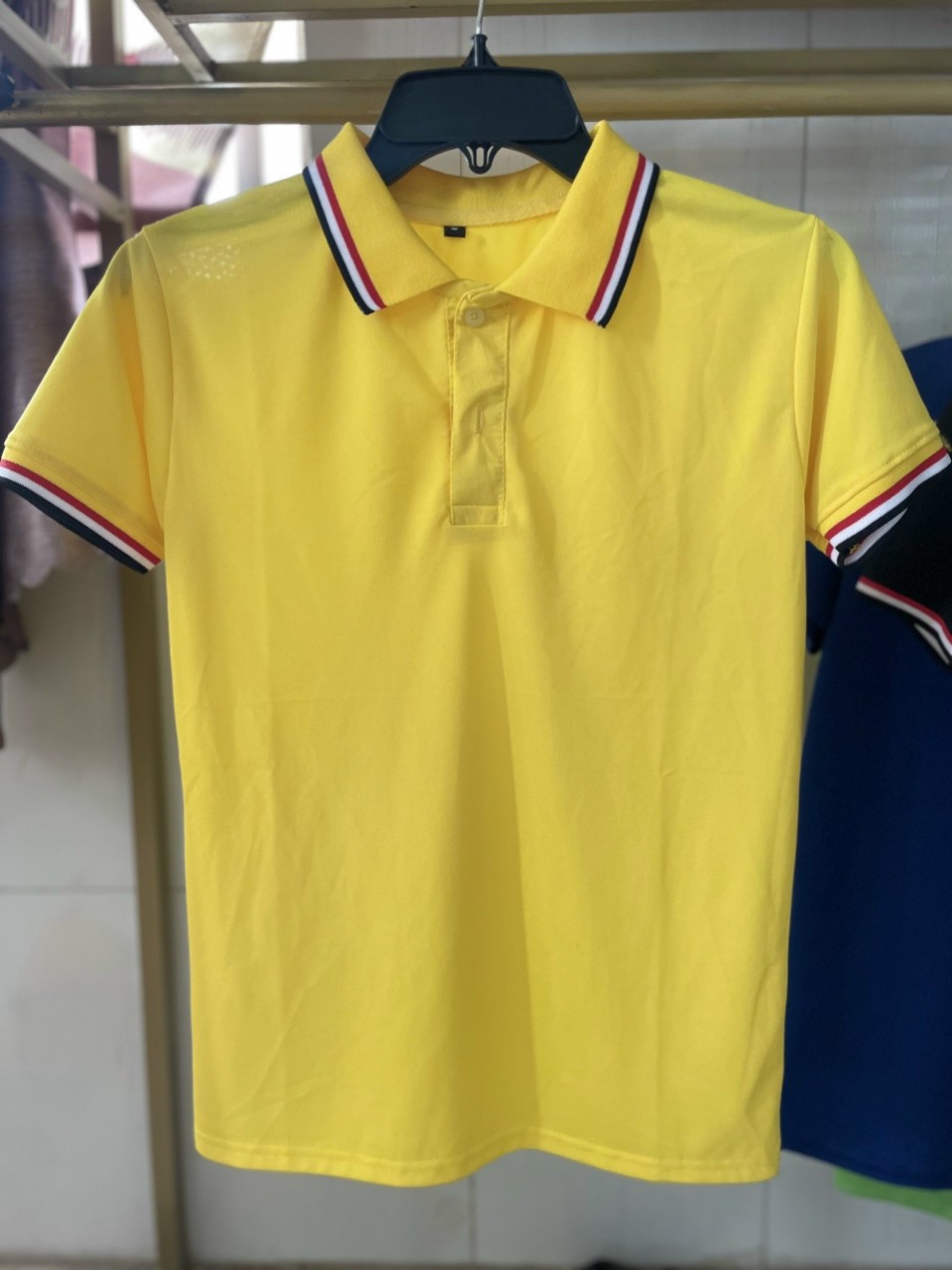 Áo thun cổ trụ cổ bâu polo trơn 3 sọc - aothunsn