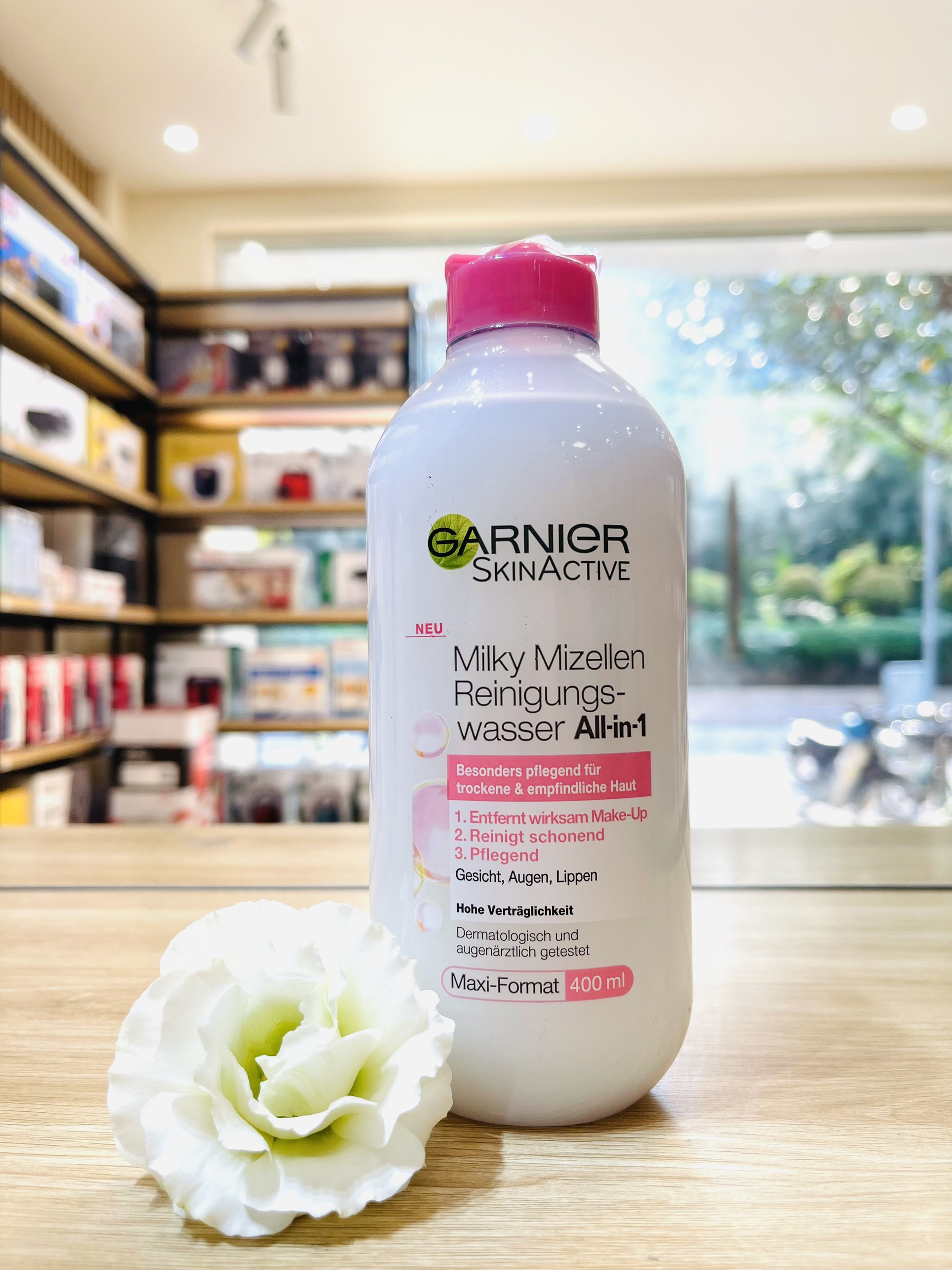 Nước tẩy trang dạng sữa Garnier Skin Active Solution Micellaire Đức 400ml