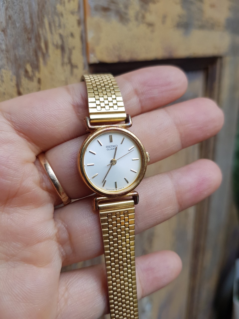 Lịch sử giá Đồng hồ nữ dây da mạ vàng thật hiệu Seiko cập nhật 10/2023 -  BeeCost